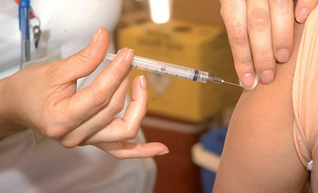 Goiás antecipa vacinação contra a gripe; veja onde se imunizar