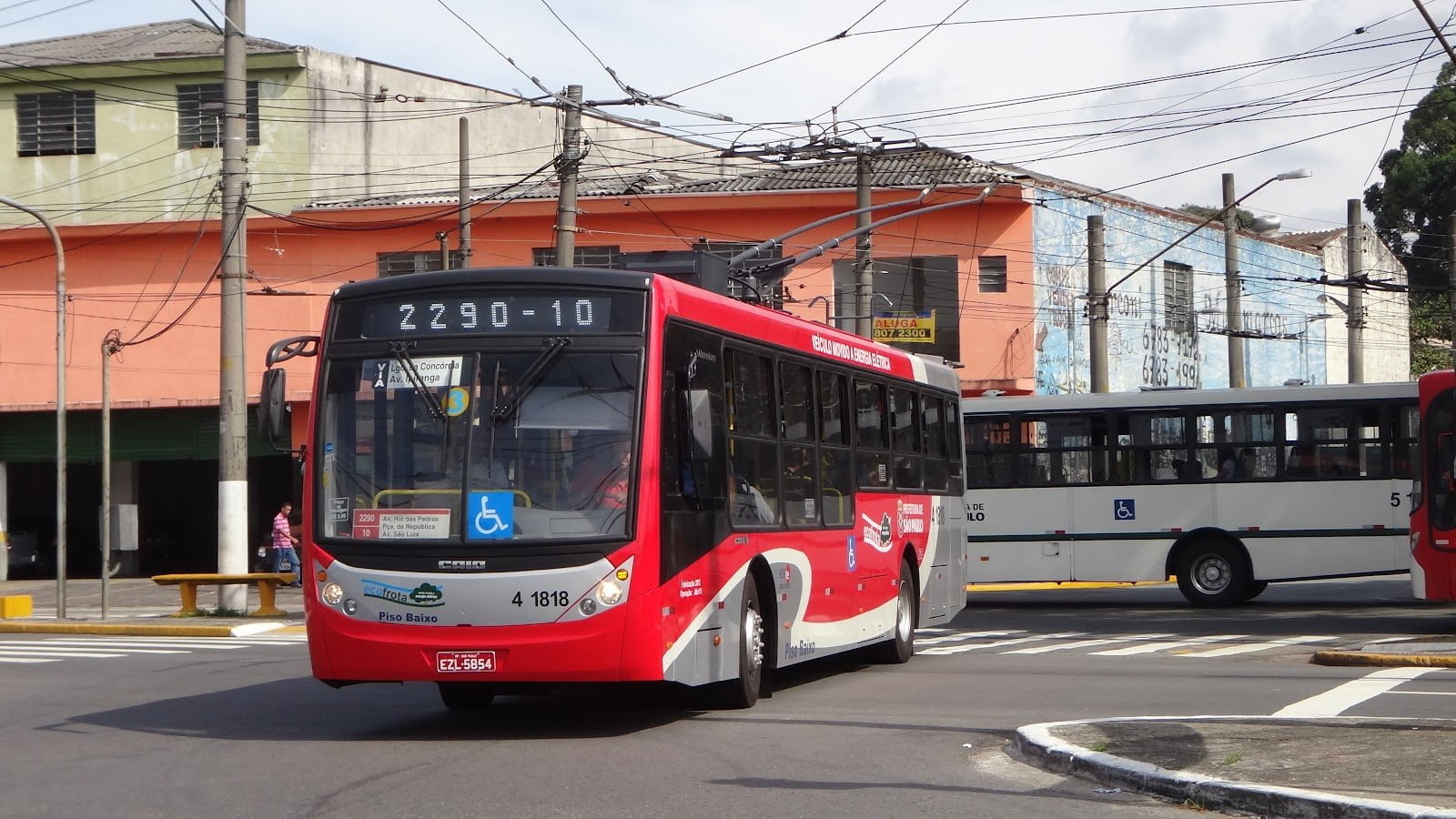 Primeiro ônibus elétrico produzido no Brasil circulará pelas ruas de ...