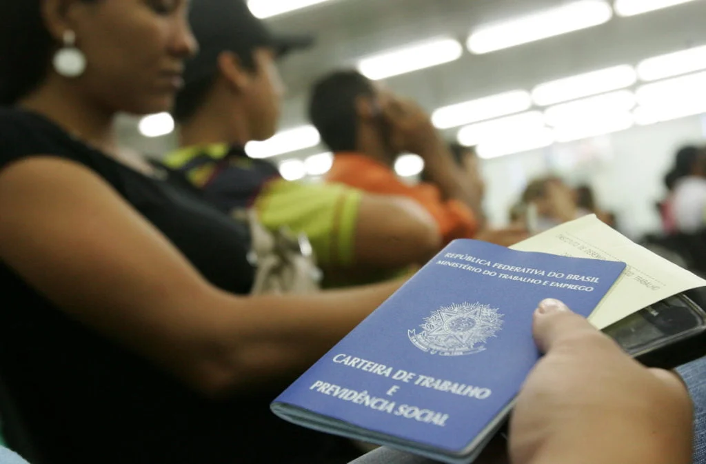 Segundo dados da Pnad Contínua, a taxa de desemprego caiu 1,6 ponto percentual no trimestre entre setembro e novembro.