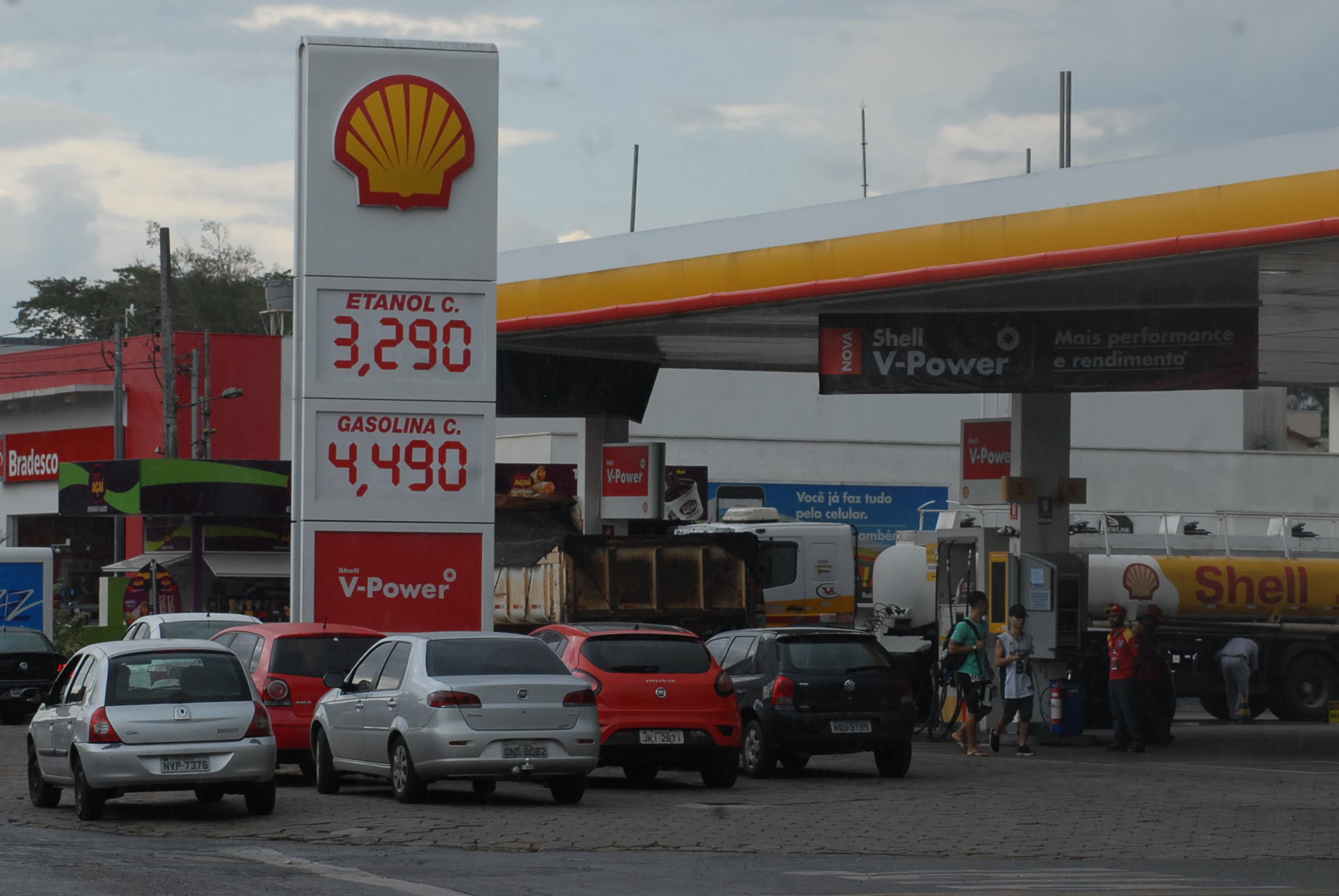 Em Goiânia, etanol fica R$ 0,60 mais barato; gasolina também sofre queda