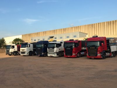 Caminhões e carretas recuperados na Operação Zayn III (Foto: Divulgação/PC)