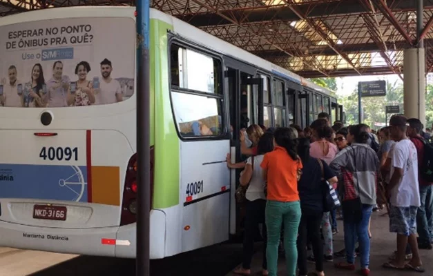 36% dos brasileiros passam mais de 1h por dia no transporte público