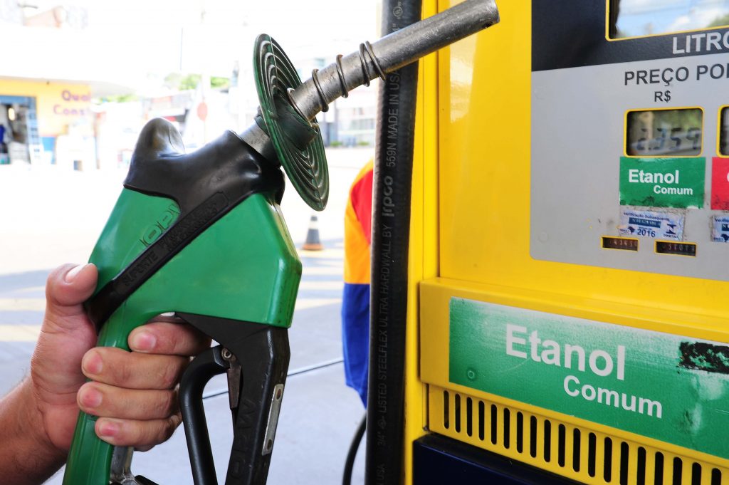 A gasolina em Goiás já pode ser encontrada por R$ 7,49. O valor usado para calcular o ICMS está congelado em R$ 6,55.