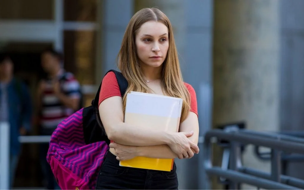 “A Menina que Matou os Pais” e “O Menino que Matou Meus Pais” estão disponíveis na plataforma de streaming Amazon Prime Video.