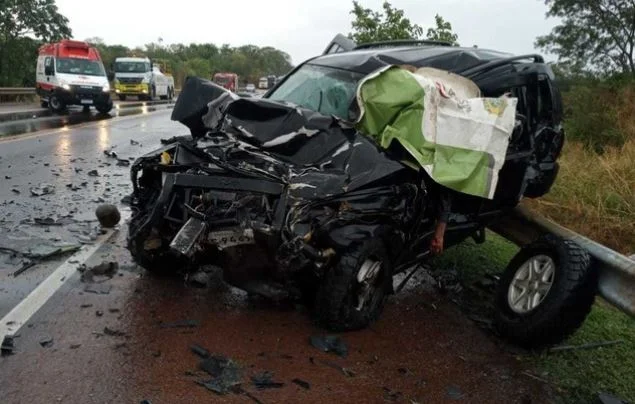  Jeep Cherokee completamente destruído após o acidente