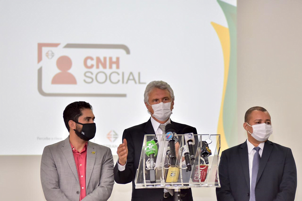 Caiado anunciando novas vagas do programa social CNH Social