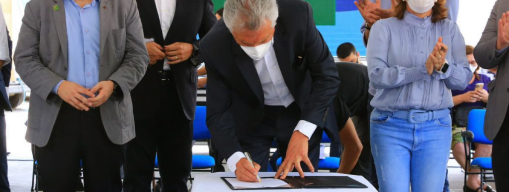 Governador Ronaldo Caiado na cerimonia do Dia dos Professores | O aumento foi divulgado no Dia dos Professores em uma cerimônia de boas-vindas aos novos membros do Conselho Estadual de Educação