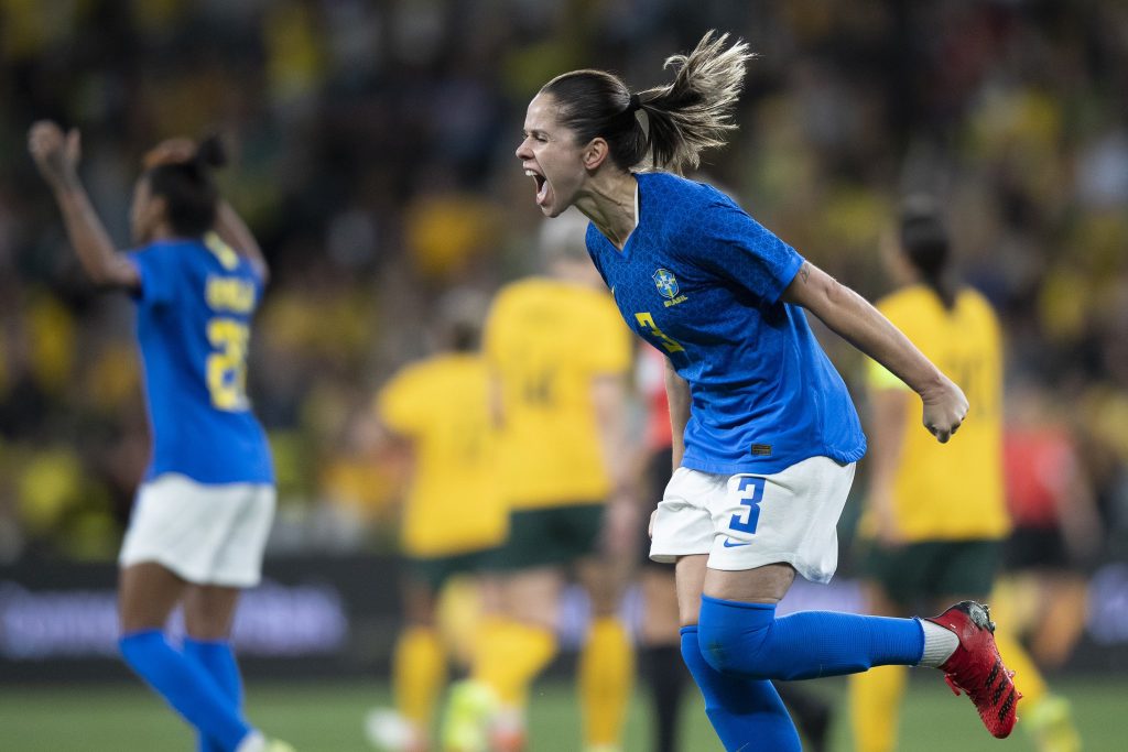 Erika comemora o gol do Brasil de futebol feminino diante da Austrália