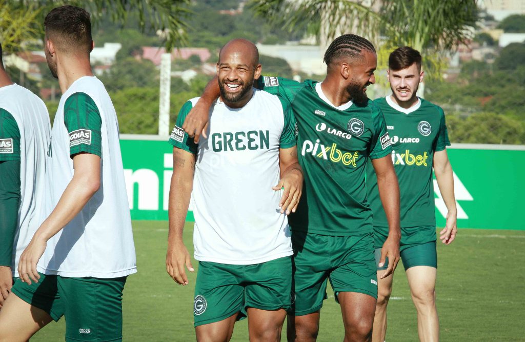Goiás treinando antes do jogo contra o Botafogo
