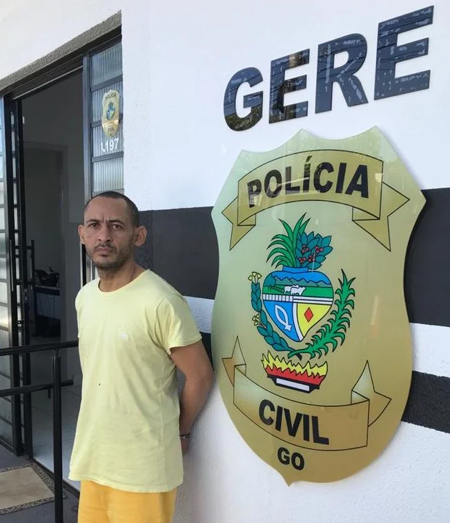 Homem detido olha para a câmera. | O Grupo Estadual de Repressão a Estupros (Gere) usou um exame de DNA para confirmar estupro ocorrido há 8 anos