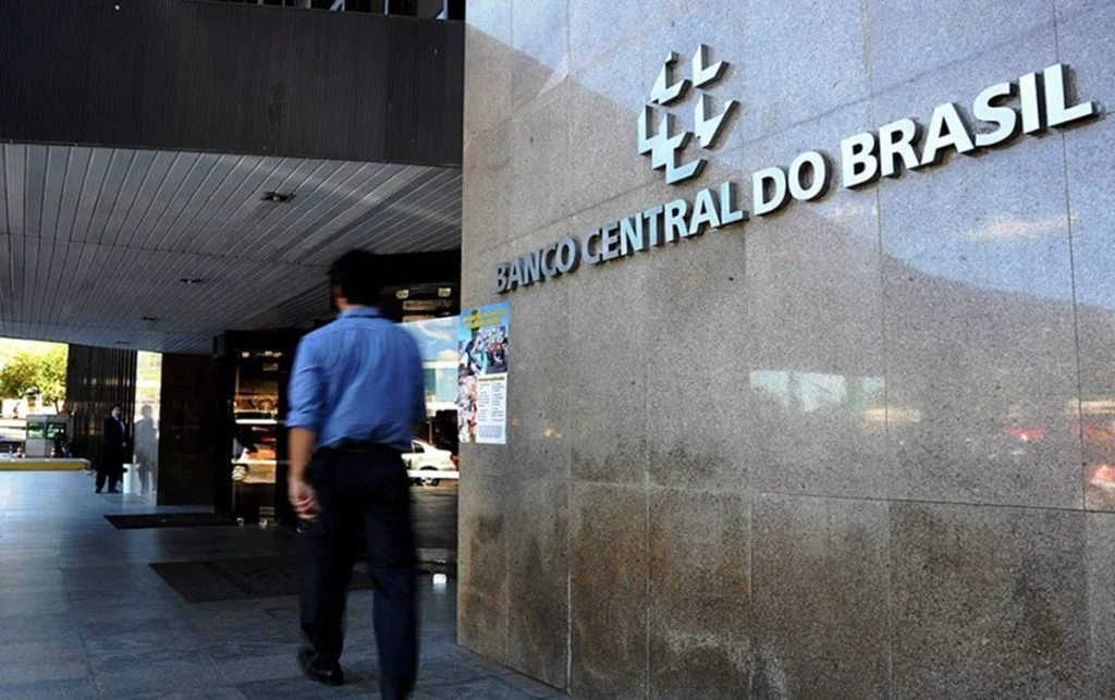 Com muitos acessos, local no site do Banco Central para consultar e solicitar valores esquecidos em bancos, trava