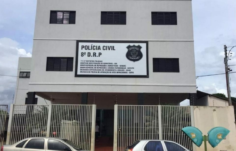 Fachada da Policia Civil de Rio Verde | Um homem suspeito de roubar mulheres após atraí-las para encontros amorosos foi morto pela Polícia Civil de Rio Verde.