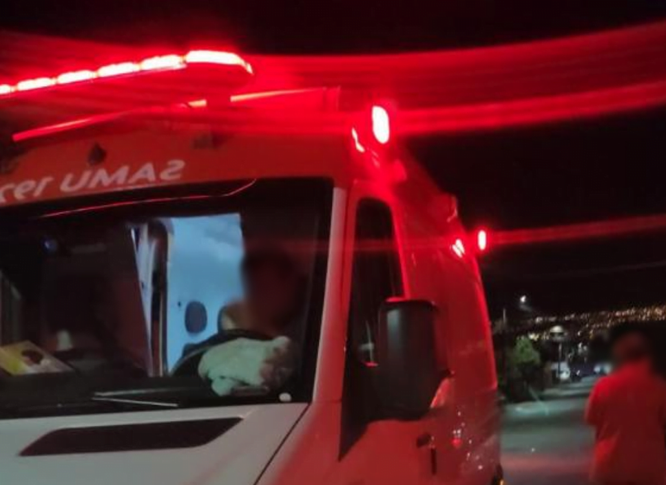 Ambulância do SAMU. | O homem foi socorrido por um policial militar que acionou uma equipe do Serviço de Atendimento Móvel de Urgências (SAMU)