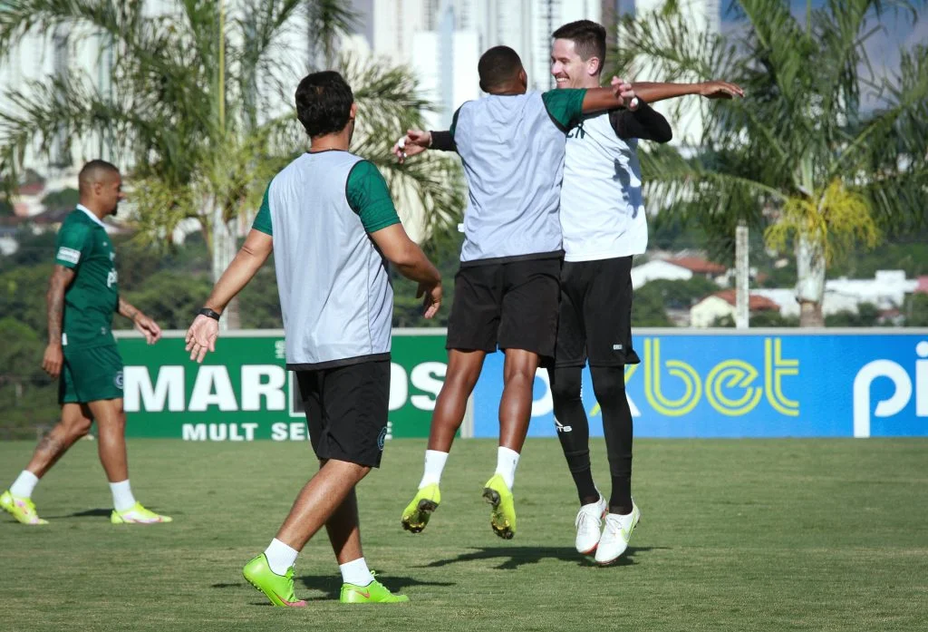 Treinamento do Goiás antes do jogo com o Guarani