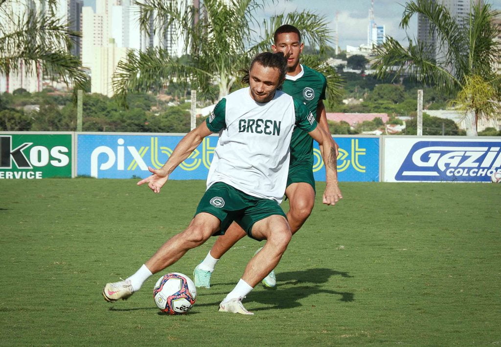 Treinamento do Goiás antes do jogo contra a Ponte Preta
