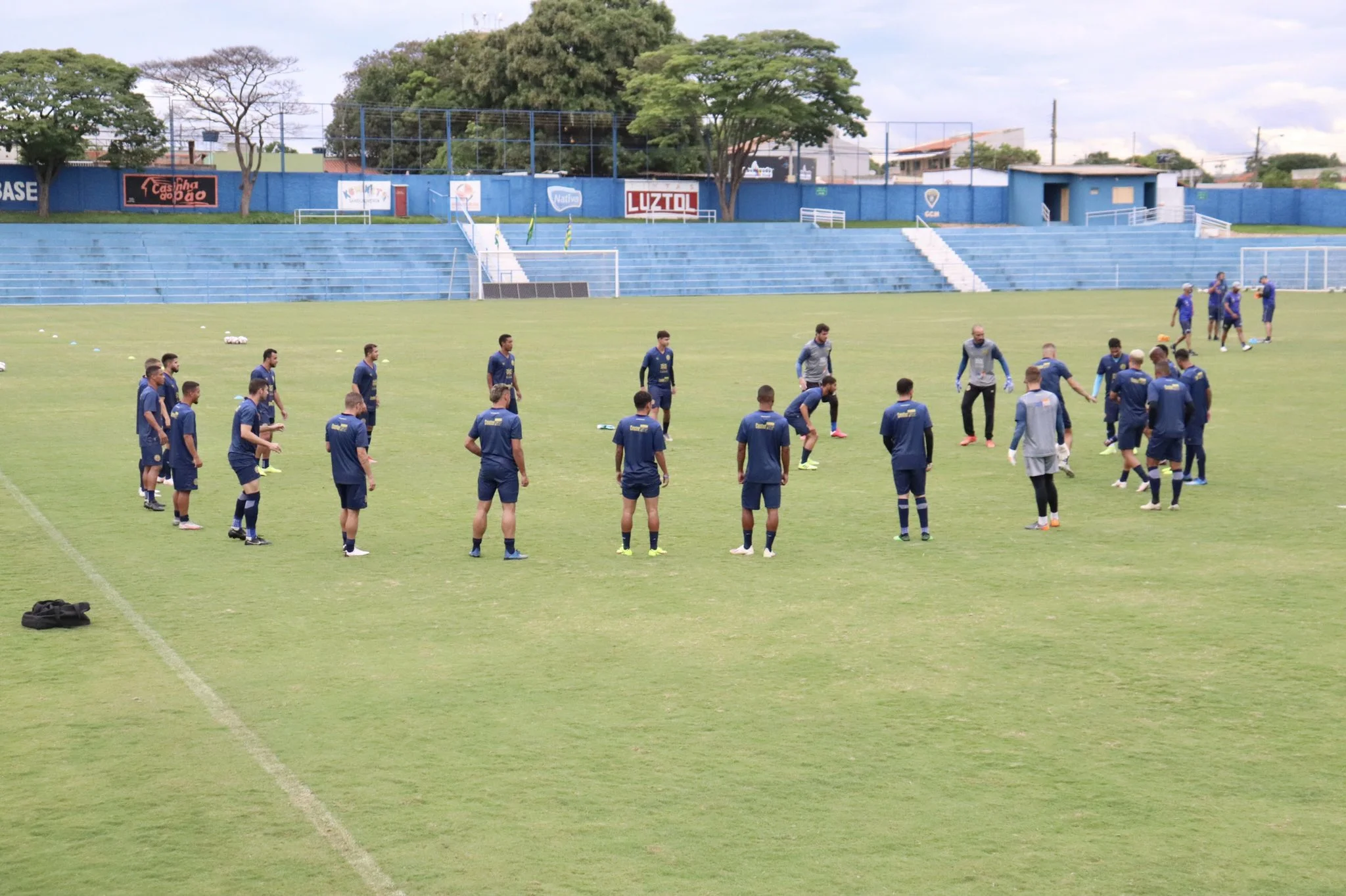 Treino da Aparecidense antes do jogo com o Campinense