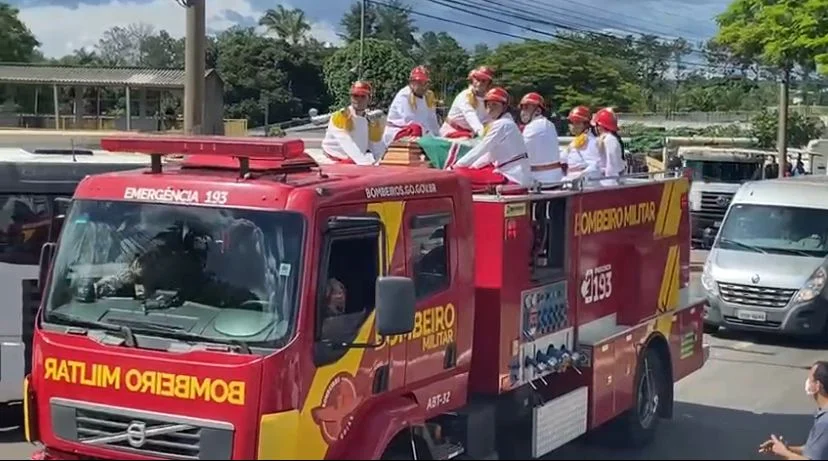 Cortejo de Íris Rezende