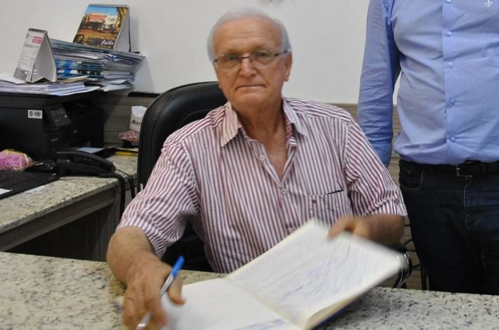 Prefeito de Palmitinho é esfaqueado em Gabinete