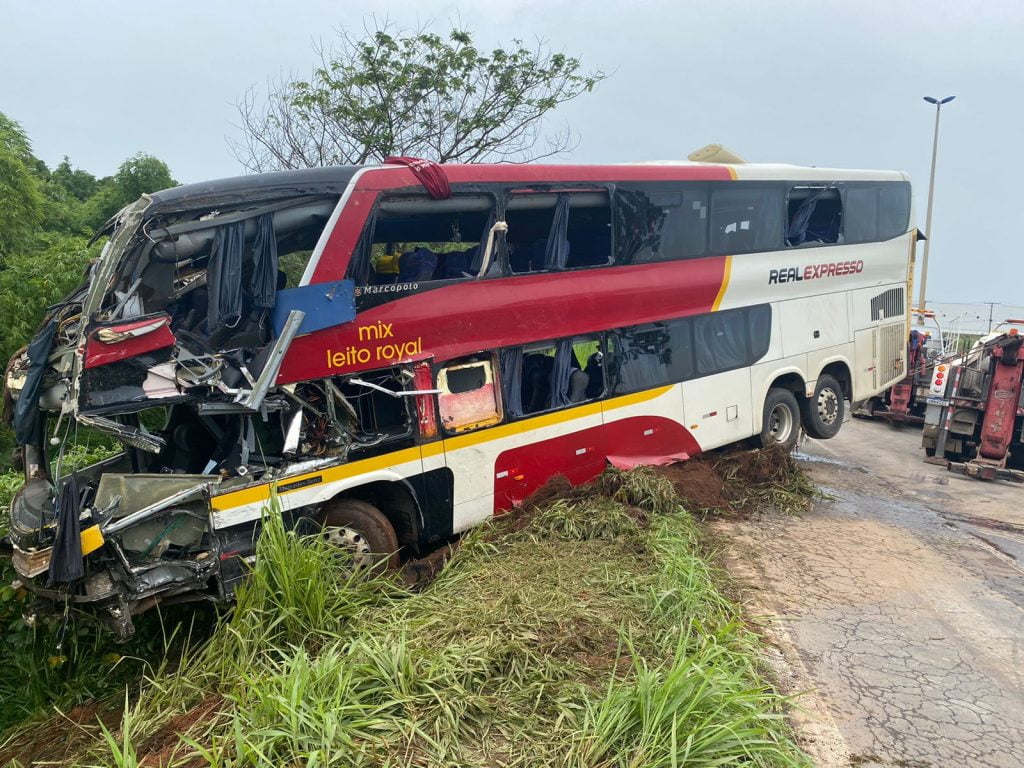 Acidente de ônibus Aparecida de Goiânia BR-153