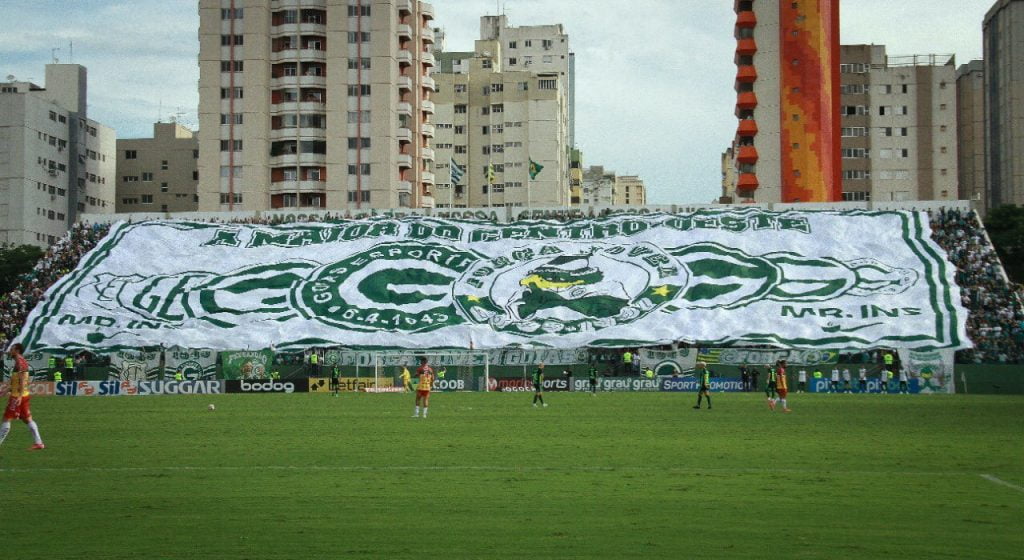 Goiás torcida durante jogo de Série B