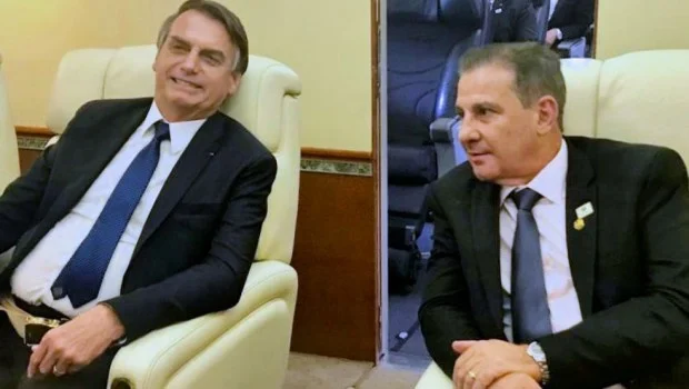 O senador parece apenas esperar um sinal verde de Bolsonaro para que possa sair do PSD e oficializar sua pré-candidatura