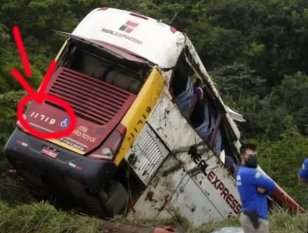 Em áudio enviado a um grupo em app de mensagem, o suposto motorista do onibus que se envolveu em um acidente na BR 153, diz que o veículo estava com problemas de freio.