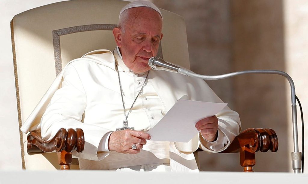 Papa Francisco pede que pais não condenem os filhos pela sexualidade