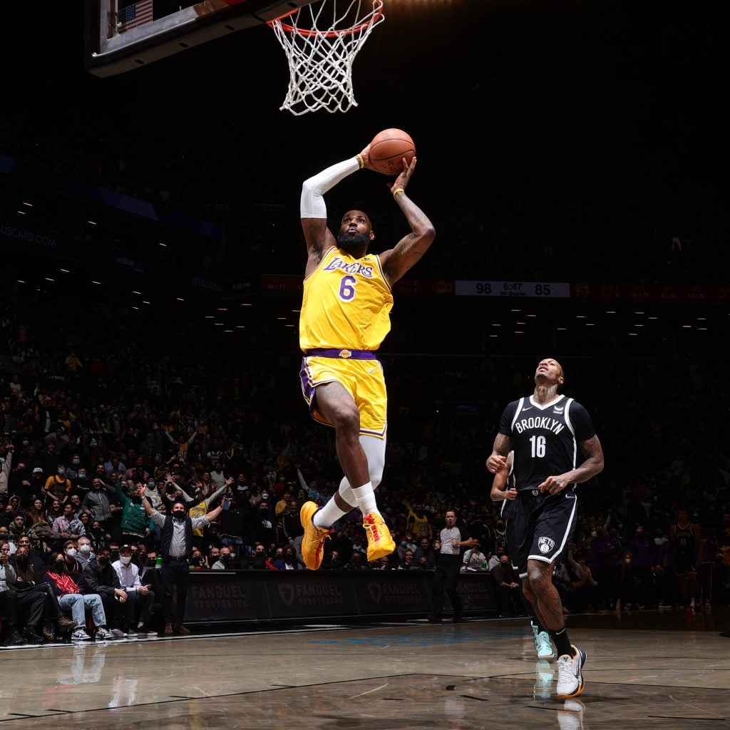 LeBron James brilha na vitória dos Lakers sobre os Nets NBA