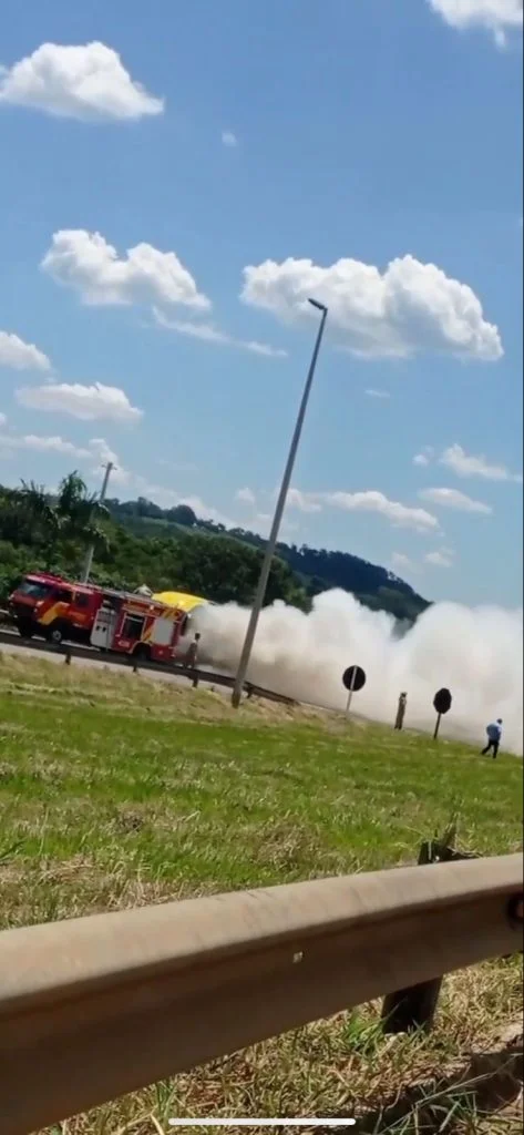 Urgente: ônibus do eixo anhanguera pega fogo na GO-060