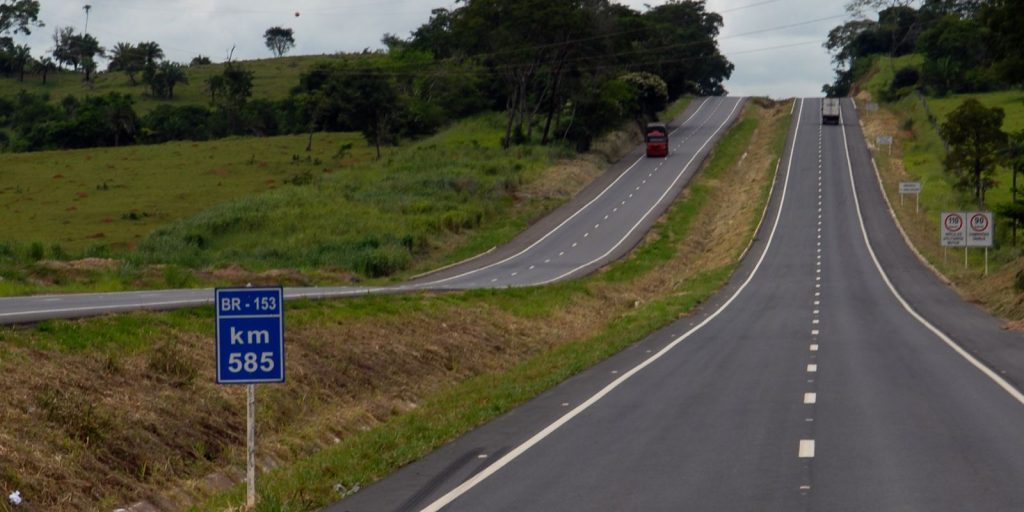 PRF: Motoristas são orientados sobre cuidados ao trafegar pela BR-153, em Goiás