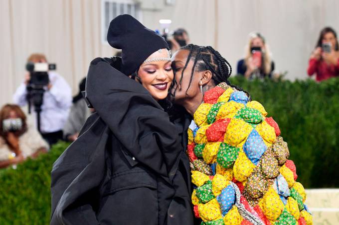 Além da fortuna em comum, Rihanna e A$AP anunciaram que terão um filho