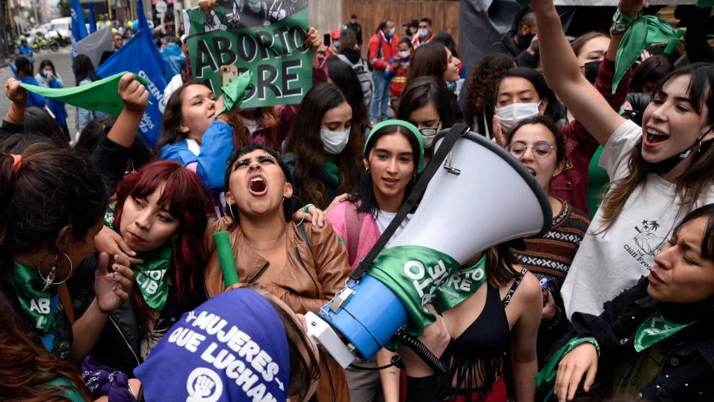 Colômbia aprova aborto para grávidas de até 24 semanas