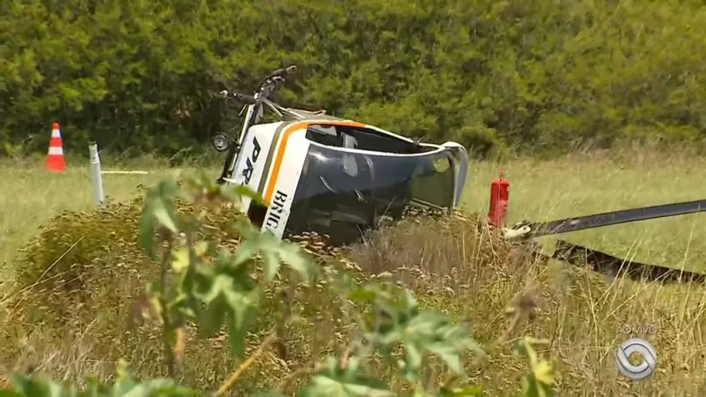 Helicóptero da brigada militar cai durante treinamento, no Rio Grande do Sul