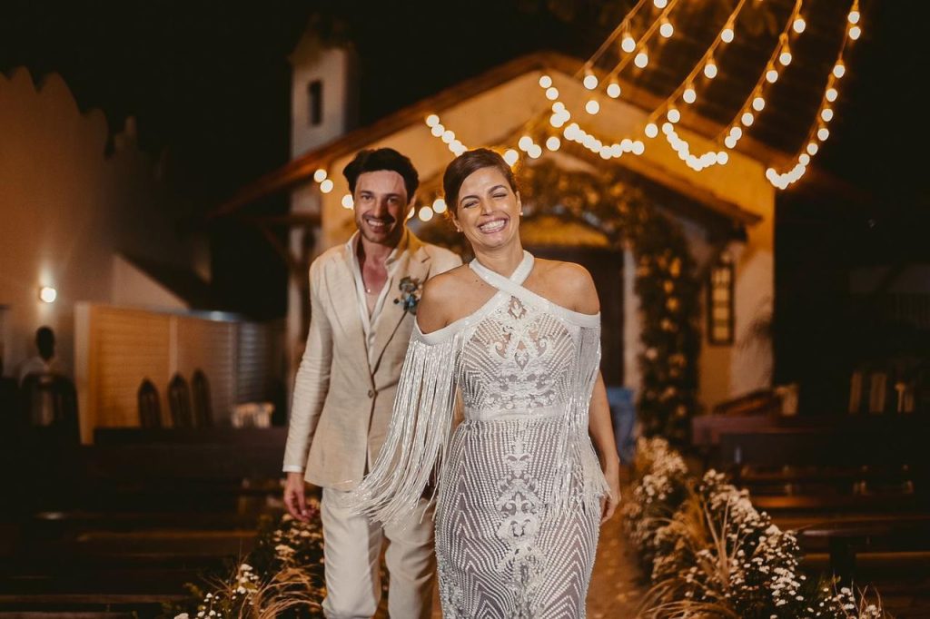 Emanuelle Araújo se casa com modelo Fernando Diniz em cerimônia intima, na Bahia