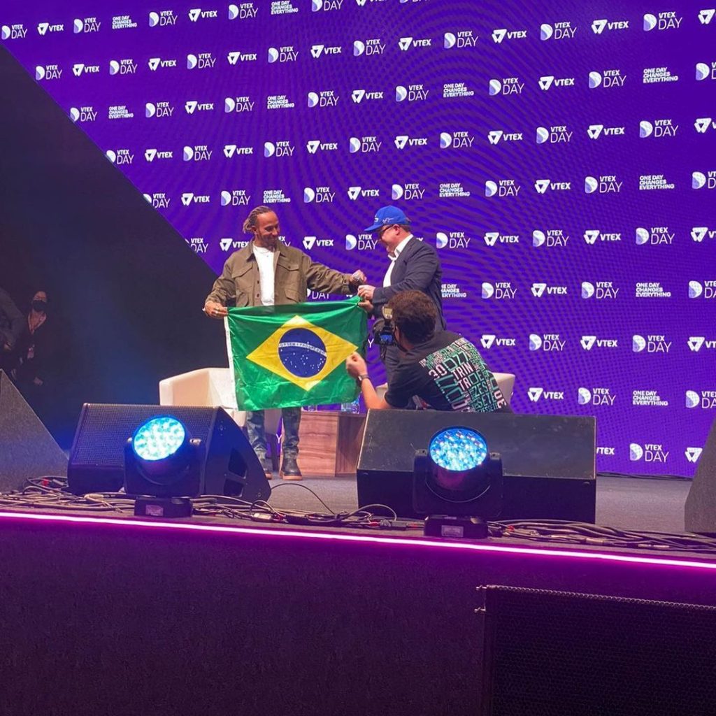 Lewis Hamilton vem ao Brasil para participar de palestra, em São Paulo