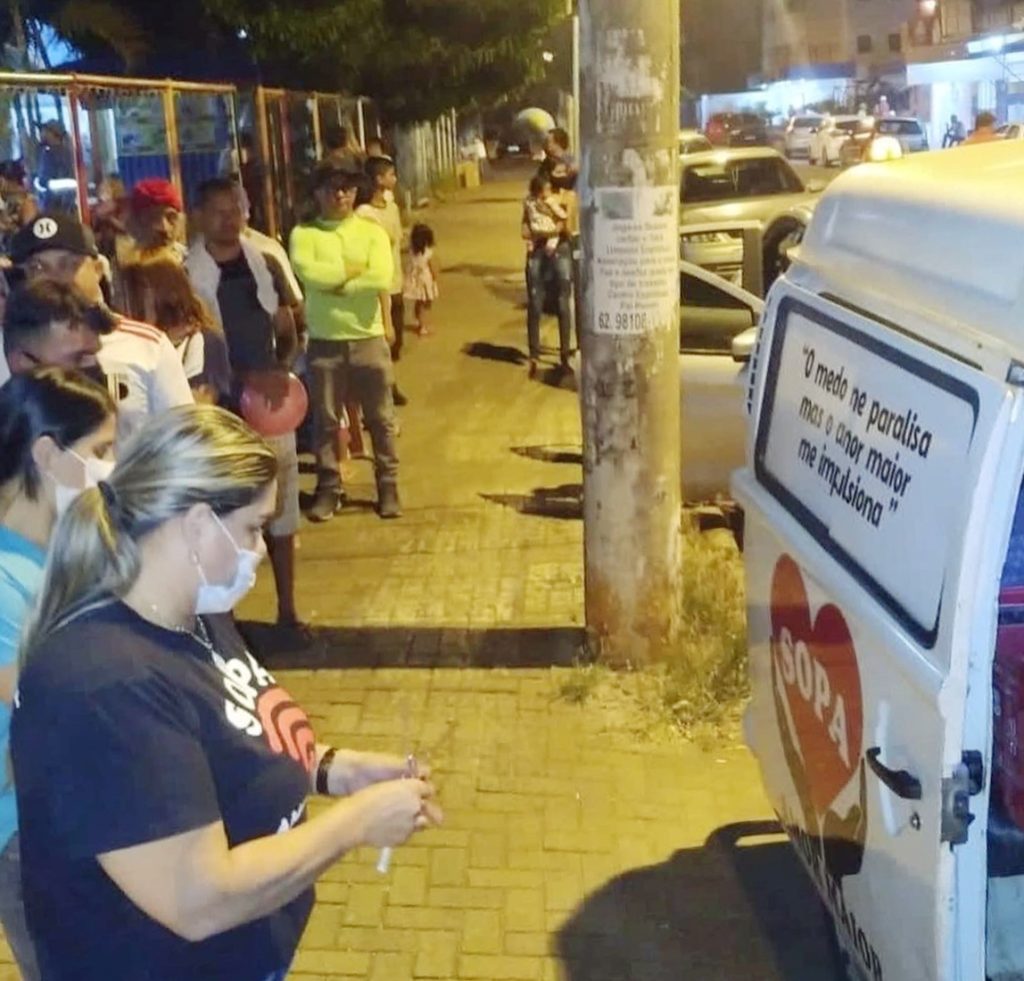 Onda de frio faz ações solidárias se multiplicarem nas ruas de Goiânia