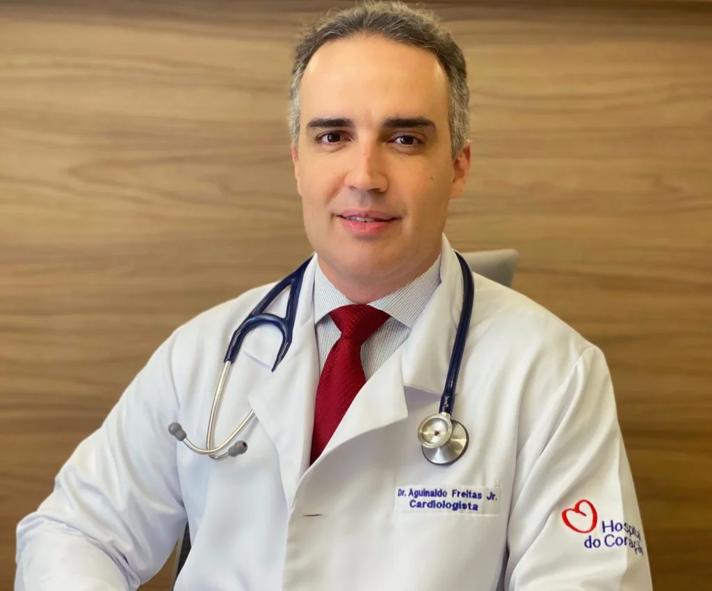 Chefe do Serviço de Cardiologia do Hospital das Clínicas da UFG e Professor Associado da Faculdade de Medicina da UFG