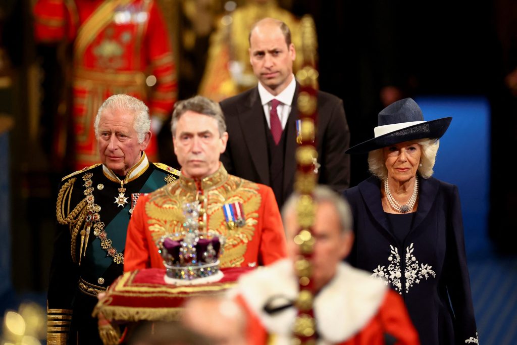 Príncipe Charles substitui Rainha Elizabeth II em cerimônia de abertura do parlamento