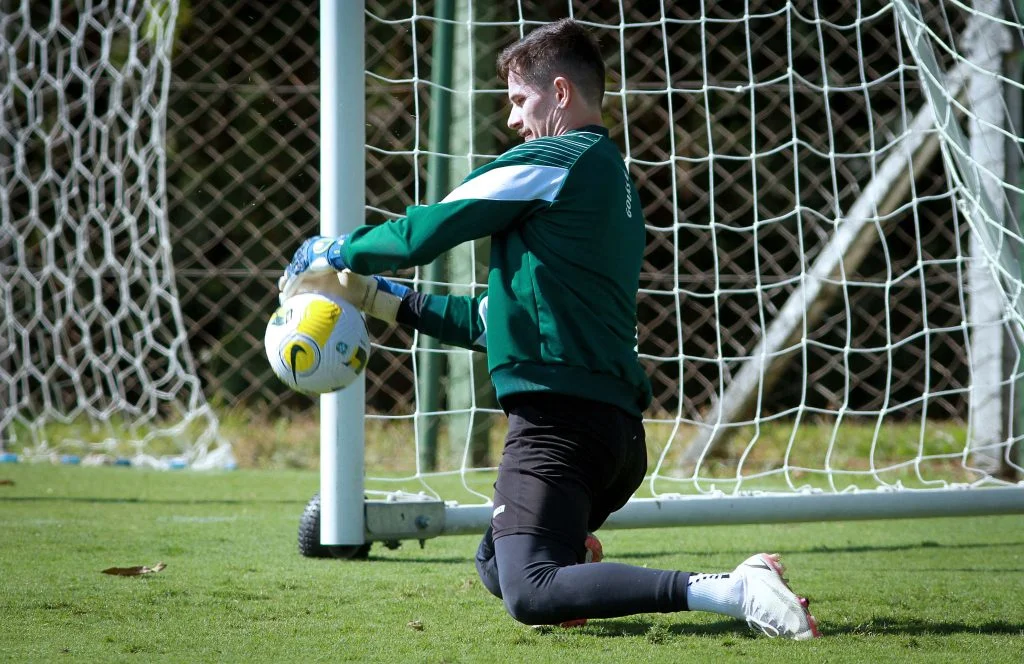 Goleiro Tadeu Goiás treino 19.05