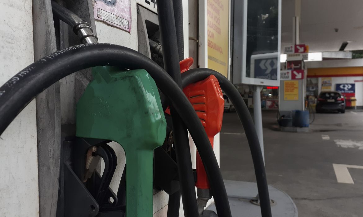 Mesmo após reajuste, gasolina amanhece mais barata em Goiânia