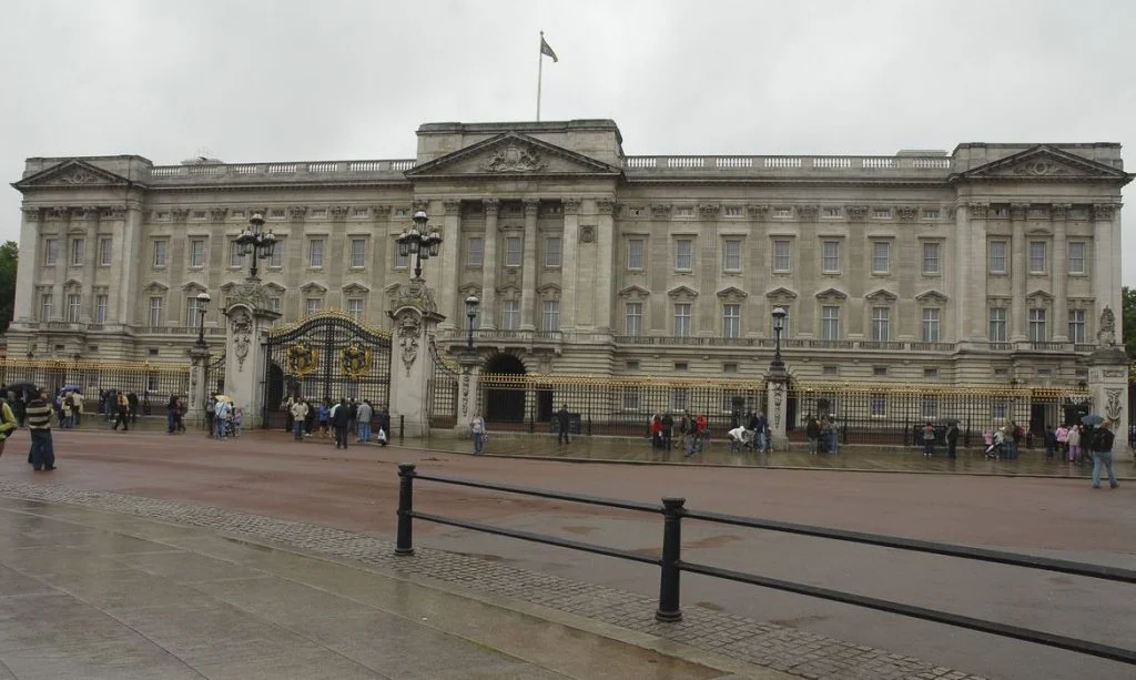 Palácio de Buckingham é invadido antes de festividades do Jubileu de Platina da rainha