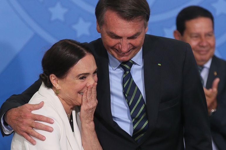 Regina Duarte debocha de operação contra Bolsonaro