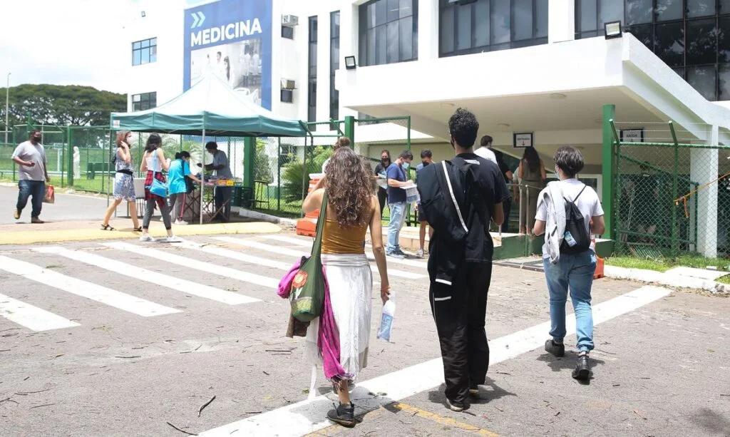 Enem 2022: mais de 130 mil estudantes realizam segunda etapa neste domingo, 20