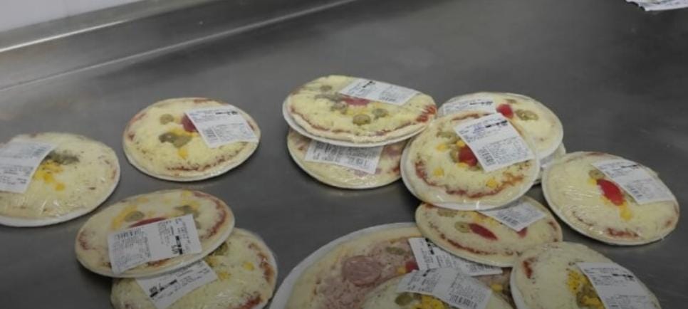 Mais de 32kg de alimentos vencidos são apreendidos em hipermercado de Goiânia