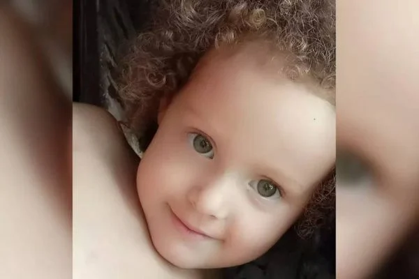 Foto mostra a criança de 5 anos que foi usada como escudo humano e acabou morta com um tiro na cabeça
