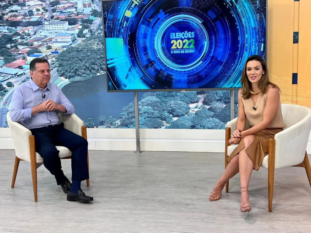 Imagem mostra Marconi Perillo durante entrevista da TV Record