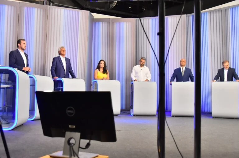 Principais candidatos ao governo de Goiás, Caiado e Mendanha trocam farpas em debate