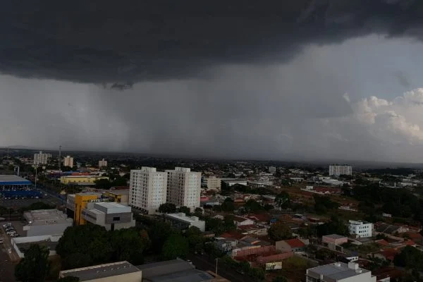 Goiás deve ter chuva com trovoadas e vento forte