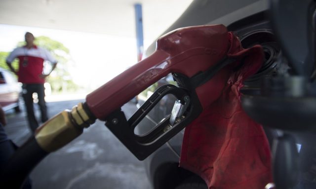Procon Goiás fiscaliza postos de combustíveis após aumento nos preços