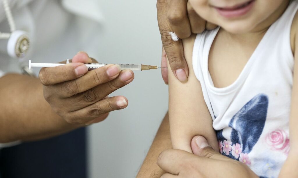 Goiânia aplica vacina contra covid em crianças menores de 3 anos nesta sexta, 18